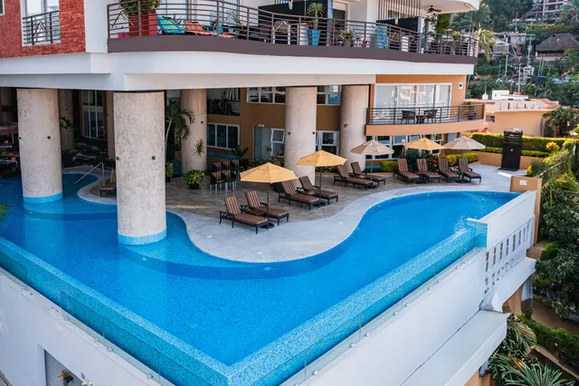 Pinnacle Resorts 180