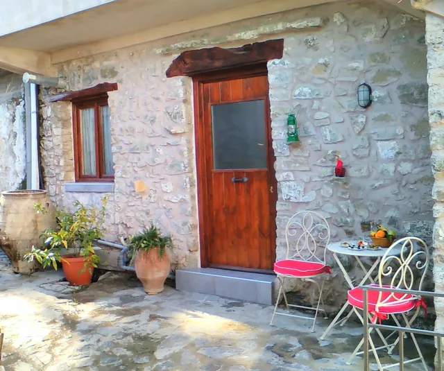 Melambes Studio Apartment