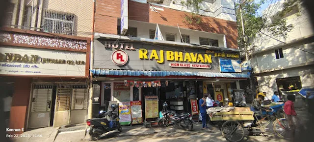 Hotel Raj Bhavan