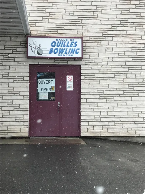 Russell Township Bowling Hall / Salle de quilles de la Municipalité de Russell