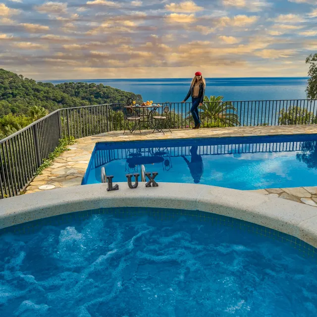 Lux Houses Experience