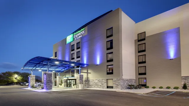 Holiday Inn Express & Suites Jackson Downtown - Coliseum, an IHG Hotel