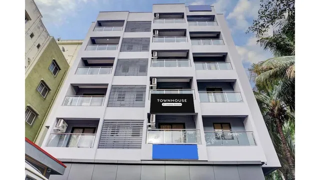 Super Townhouse Amanora Park Town