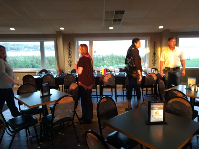 Captains Bar and Grill