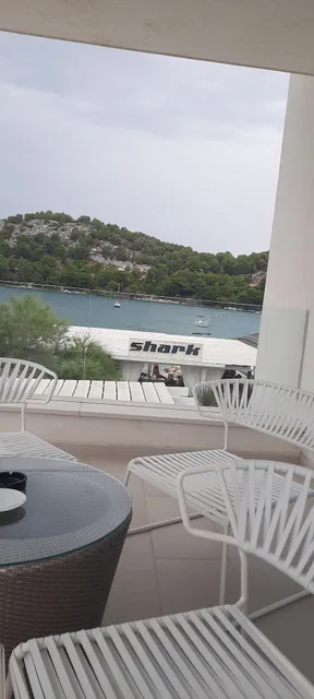 Apartments & Rooms Shark