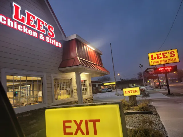 Lee's Famous Recipe Chicken