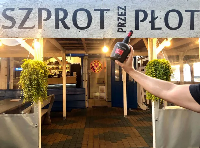Szprot Przez Płot