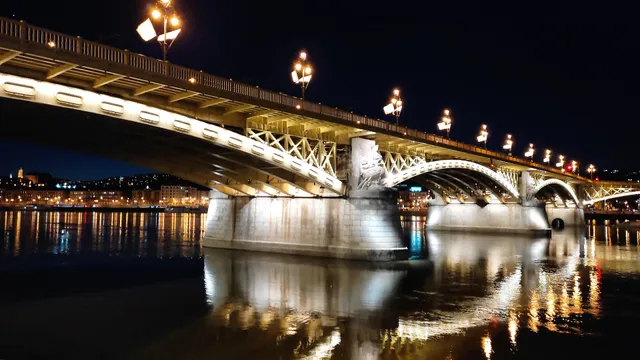 Jászai Mari tér (Margit híd)