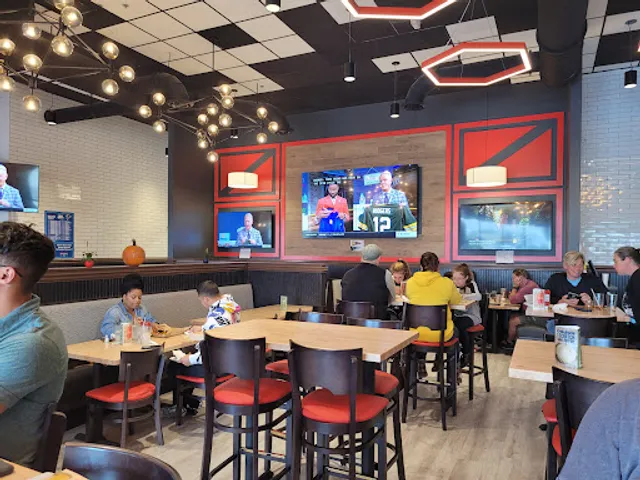 Boston's Pizza Restaurant & Sports Bar