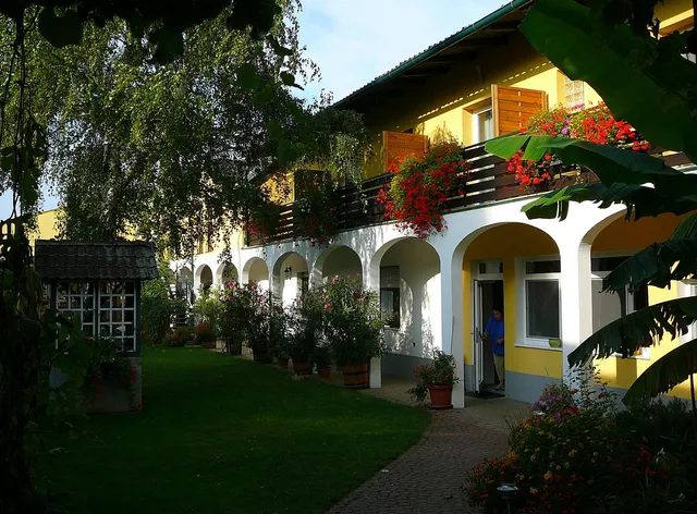 Gästehaus & Weingut Ettl