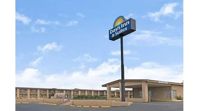 Days Inn & Suites by Wyndham Santa Rosa