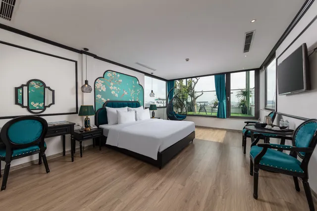 Azen Lakeside Hotel & Travel