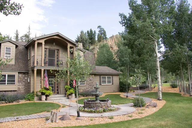 Arbor House Inn Bed & Breakfast on the River