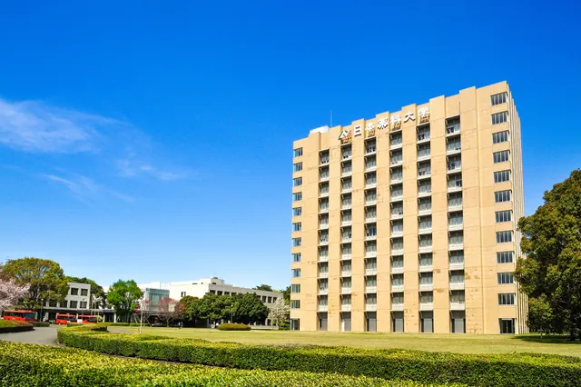 Nihonyakkadaigaku Campus