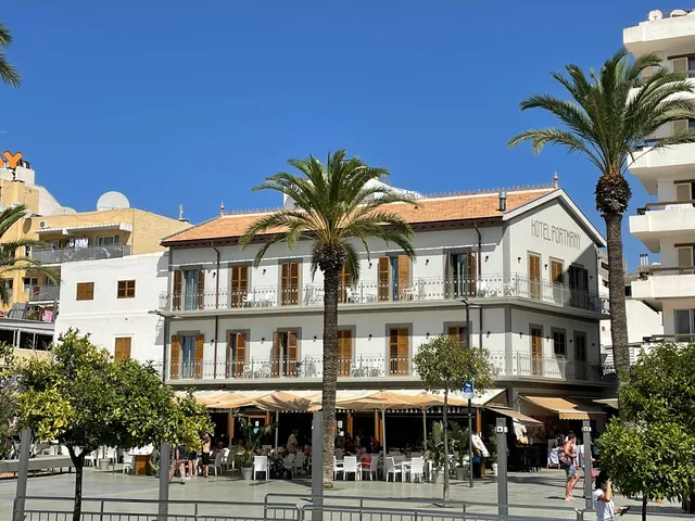 HOTEL PORTMANY · HOTEL P