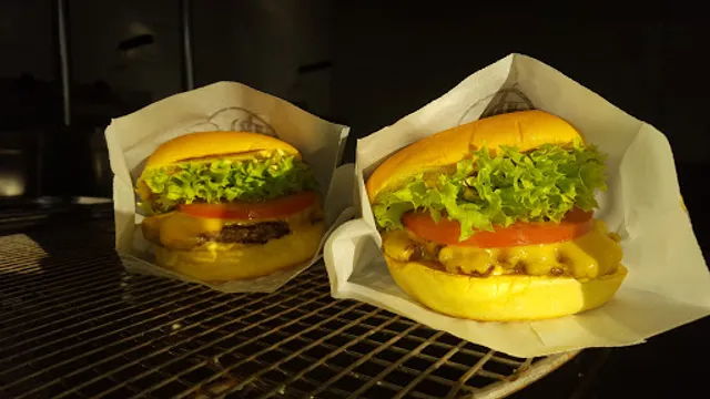 Juice hub snack and chat