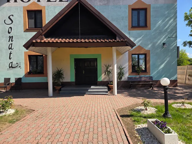 Sonata. Hotel. Olszewski Z.