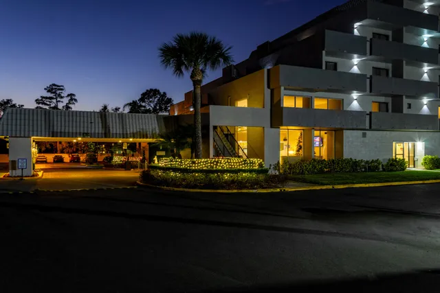 Palazzo Lakeside Hotel