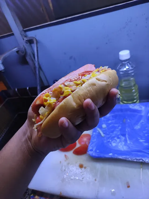 HAMBURGUESAS, HOT DOG Y MAS... "EL COMALON"