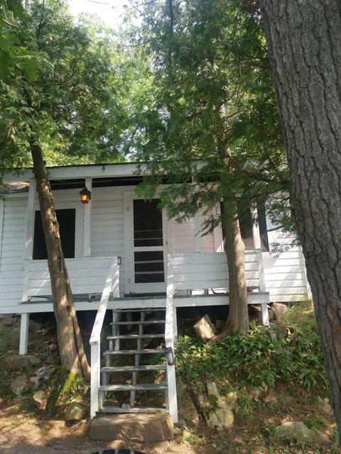 Horseblock Point Cottages