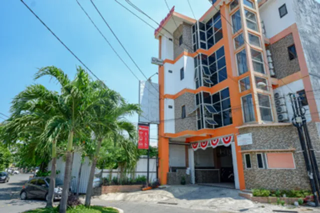 RedDoorz Plus near Ciputra Mall Simpang Lima 2