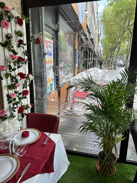 ROYAL INDE & WESTERN GRILL