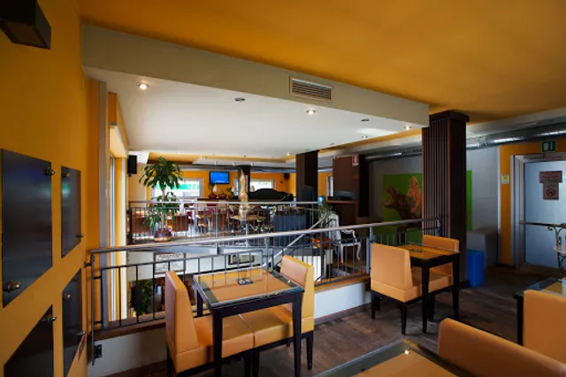 Black And White Pizzeria