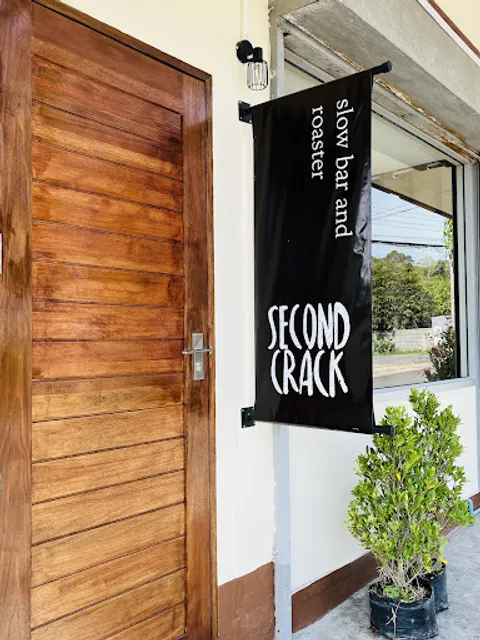 Second crack coffee and tea bar