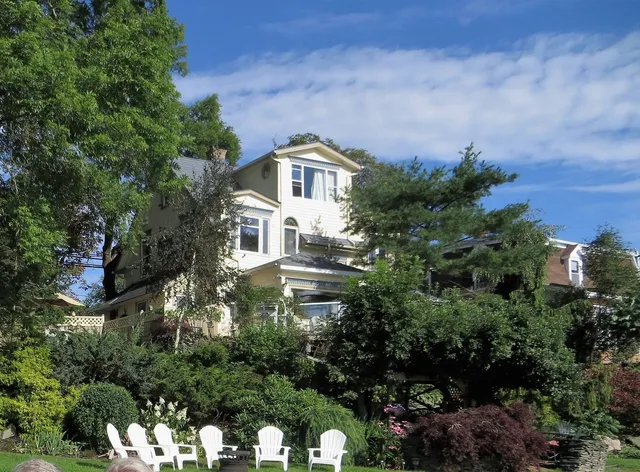 A Boat to Sea Bed & Breakfast