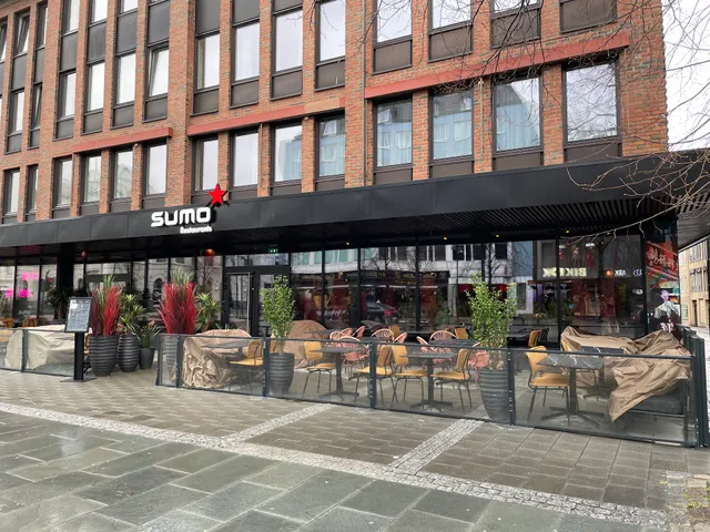Sumo Restaurant, Torget