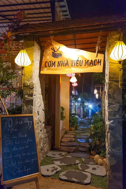 Cơm Nhà Tiểu Mạch ( Hải Sản Tươi Sống )- Ресторан Тиу Мач