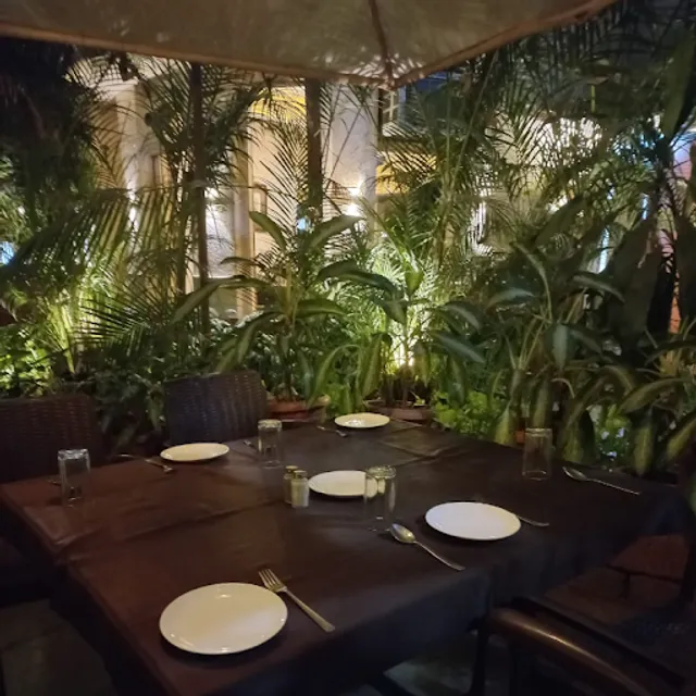 Shangri La Restaurant, Karve Rd