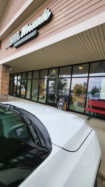 R3VEL Threads Boutique