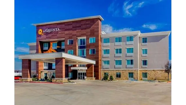 La Quinta Inn & Suites by Wyndham Northlake Ft. Worth