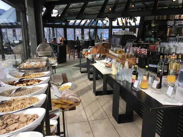 Kap 4613 - Die Pyramide und Terrasse im Millstätter See