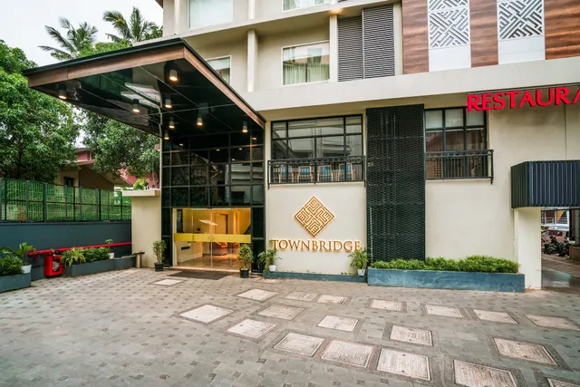 Townbridge Hotels & Suites - Ernakulam South