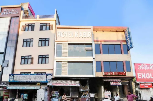OYO 48927 Hotel Kabir