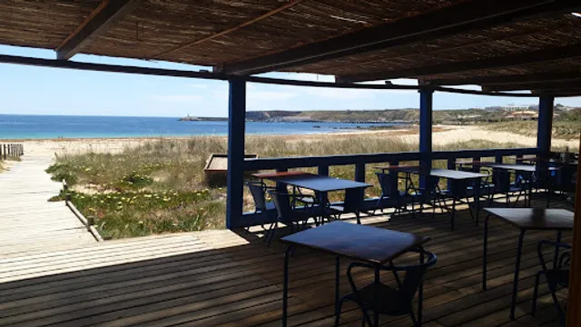 Bahari Beach Lounge & Restaurant