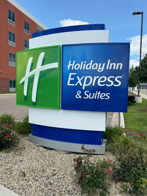 Holiday Inn Express & Suites Ottawa by IHG