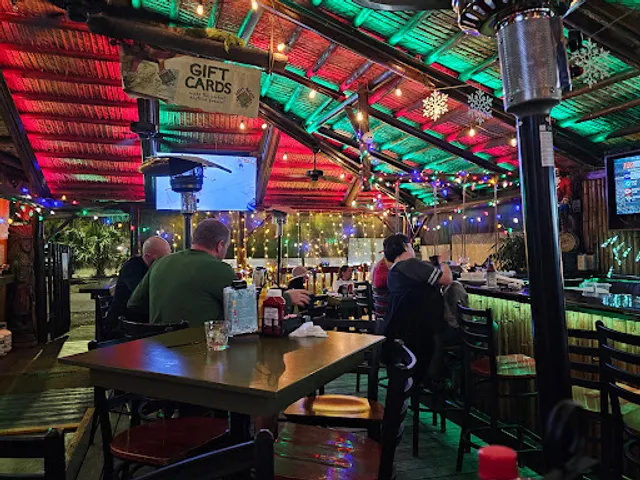 Green Iguana Bar & Grill