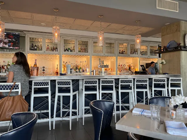 Hummingbird Bar and Kitchen