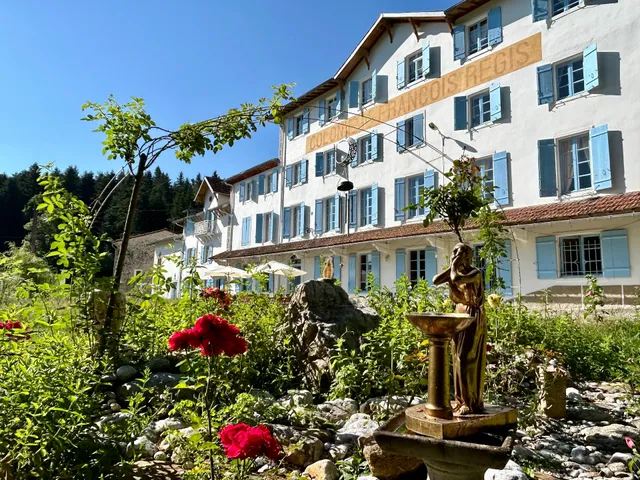 Les Contes Bed and Breakfast