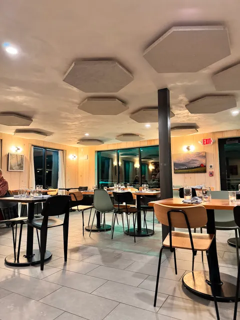 Madbush Falls Restaurant & Bar