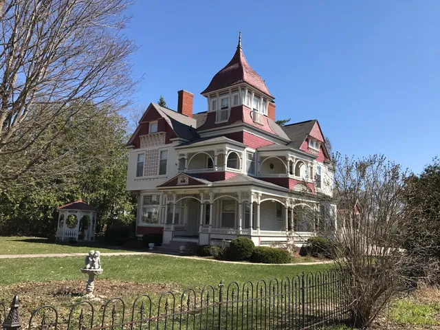 Grand Victorian Bed & Breakfast Inn
