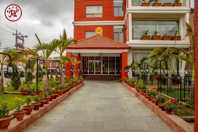 Ratna Hotel