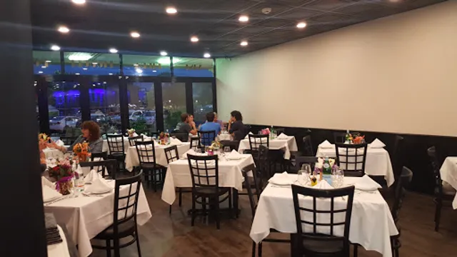 Mezza Luna Pizzeria & Restaurant