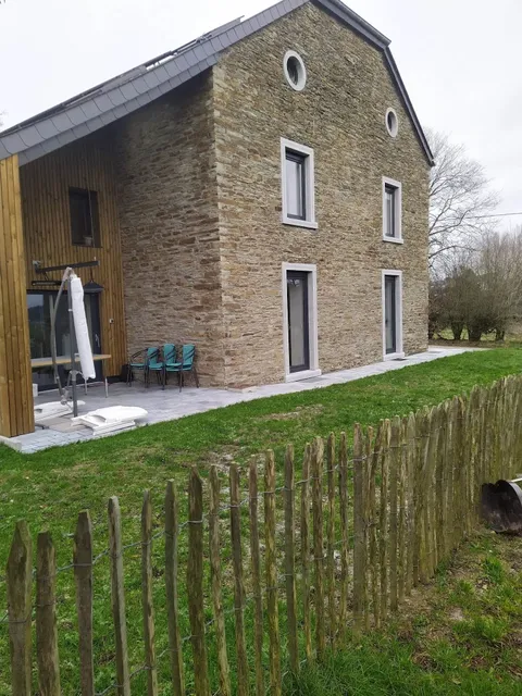 Gîte-Framboisiers-ardennes -Neufchâteau (capacité: Framboisier II = 4/6 personnes, Framboisier V: 8 personnes)