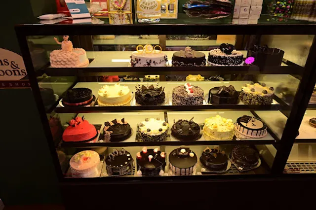 Ribbons & Balloons - The Cake Shop