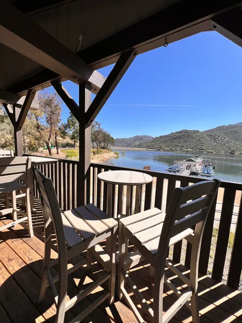 The Lookout at Lake Poway Cafe