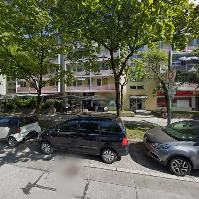 R 12 Sportsbar Lounge